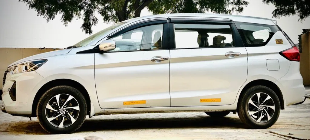 Happy guests with their private driver in India