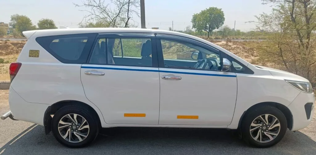 Travelers enjoying a private chauffeur service in India